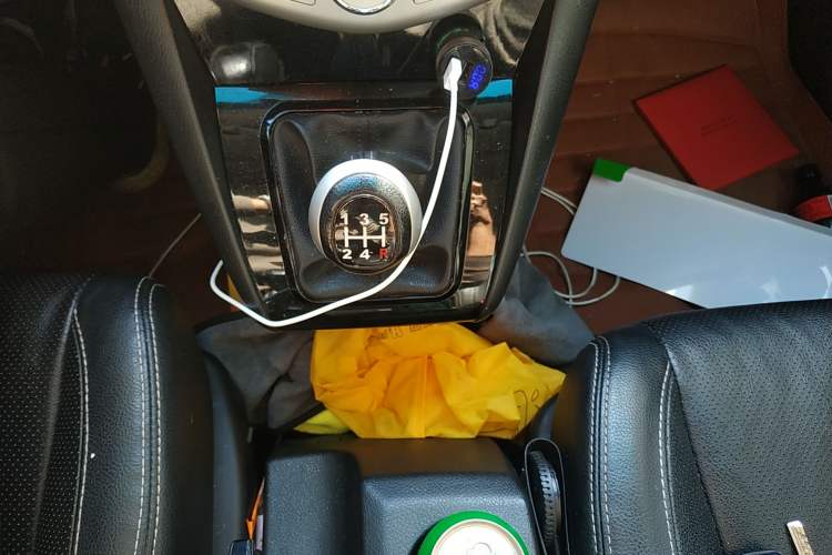 Used BYD S6 2013 Platinum Edition 2.0L Manual Luxury Model Gear Lever