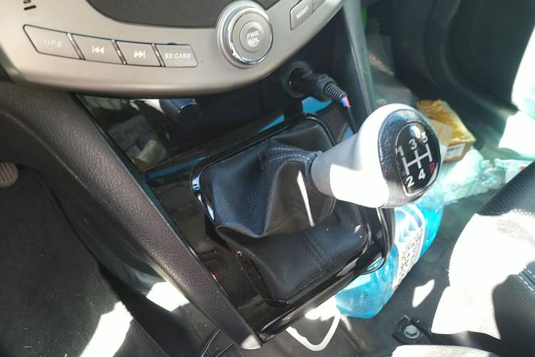 Used BYD S6 2013 Platinum Edition 2.0L Manual Luxury Model Gear Lever