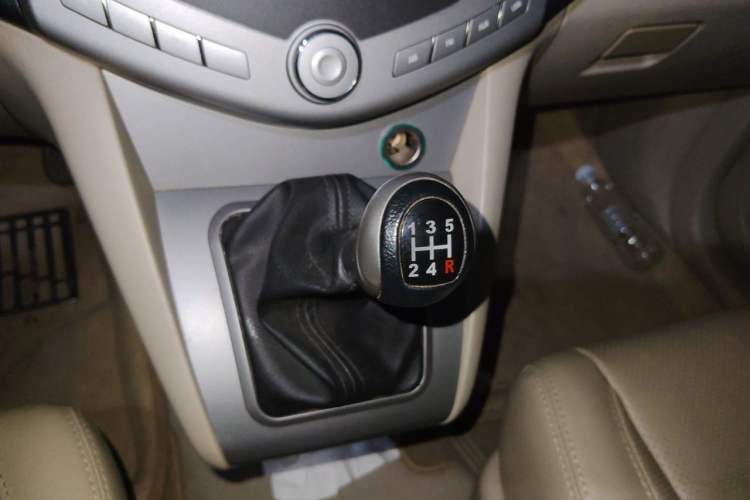 Used BYD S6 2013 Platinum Edition 2.0L Manual Luxury Model Gear Lever