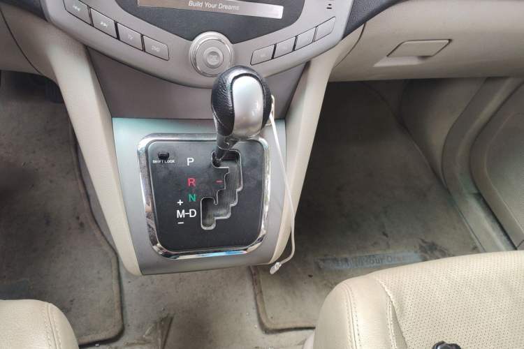 Used BYD S6 2013 Platinum Edition 2.4L Automatic Luxury Model Gear Lever