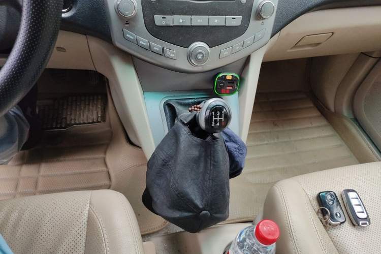 Used BYD S6 2013 Platinum Edition 2.0L Manual Luxury Model Gear Lever