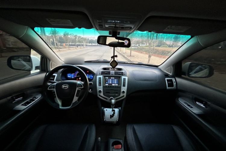 Used BYD S6 2013 Platinum Edition 2.4L Automatic Luxury Model Interior 1