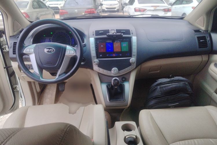 Used BYD S6 2013 Platinum Edition 2.0L Manual Luxury Model Interior 2