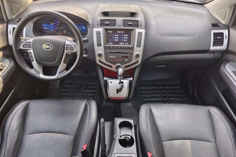 Used BYD S6 2013 Platinum Edition 2.4L Automatic Luxury Model Interior 2