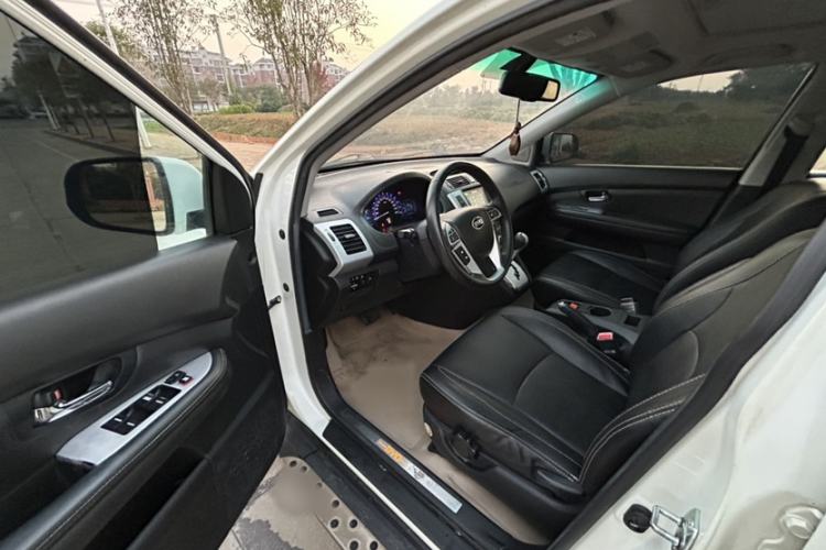 Used BYD S6 2013 Platinum Edition 2.4L Automatic Luxury Model Interior 2