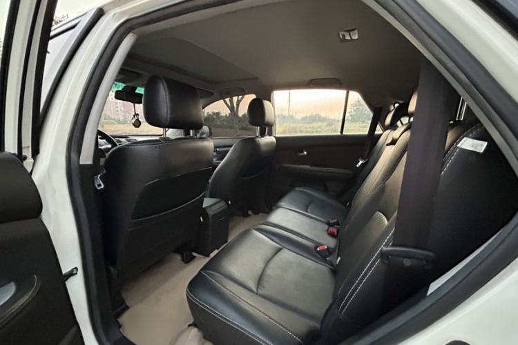 Used BYD S6 2013 Platinum Edition 2.4L Automatic Luxury Model Interior 3
