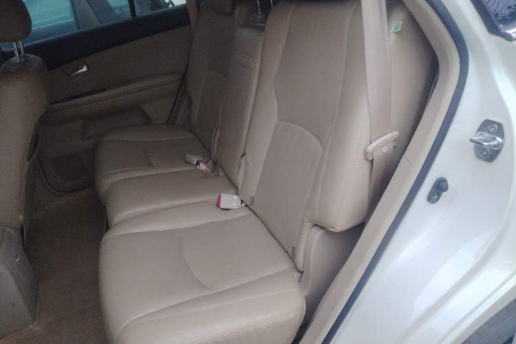 Used BYD S6 2013 Platinum Edition 2.0L Manual Luxury Model Interior 4