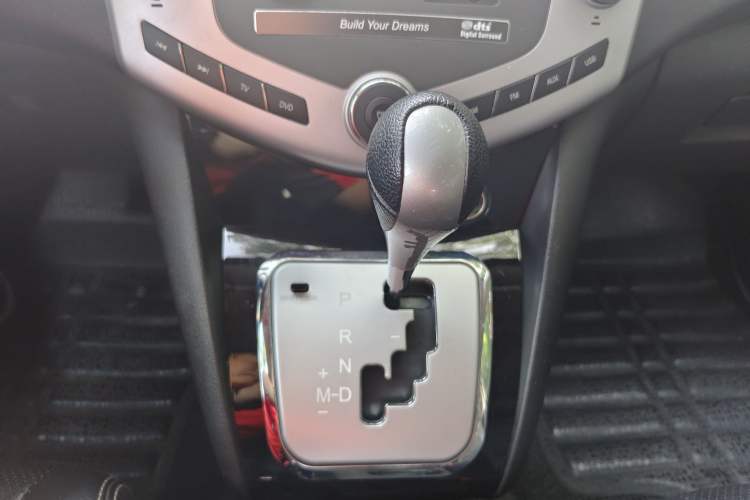 Used BYD S6 2013 Platinum Edition 2.4L Automatic Luxury Model Interior 5