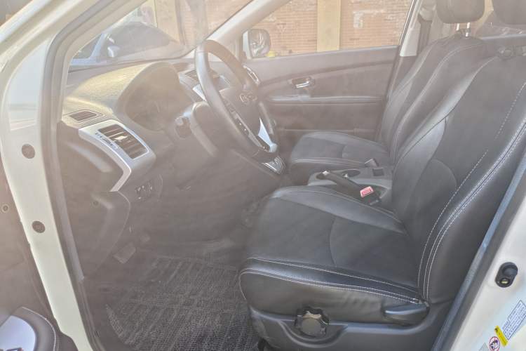Used BYD S6 2013 Platinum Edition 2.4L Automatic Luxury Model Interior 6