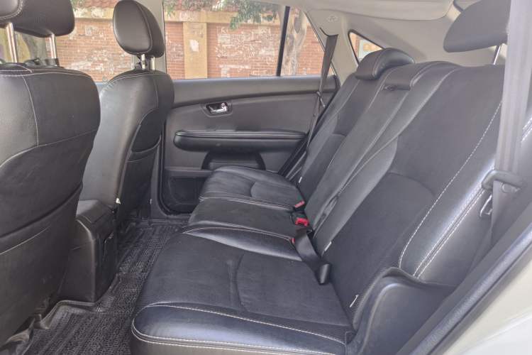 Used BYD S6 2013 Platinum Edition 2.4L Automatic Luxury Model Interior 8