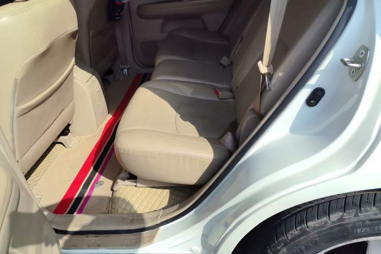 Used BYD S6 2013 Jingyue Edition 2.0L Manual Luxury Model 5 Seats Left Rear Seat