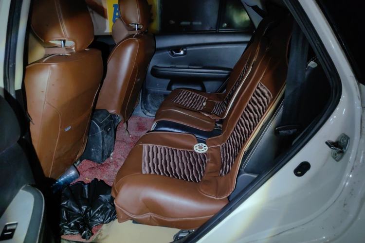 Used BYD S6 2013 Jingyue Edition 2.0L Manual Elite Model 5 Seats Left Rear Seat
