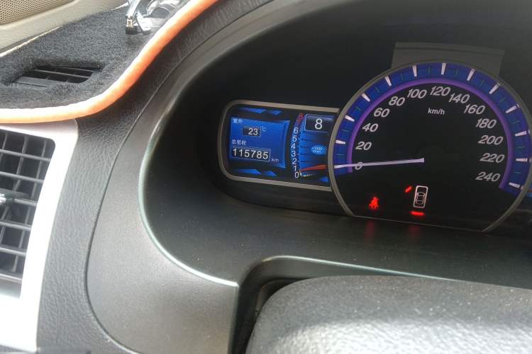 Used BYD S6 2013 Jingyue Edition 2.0L Manual Luxury Model 5 Seats Odometer Close Up