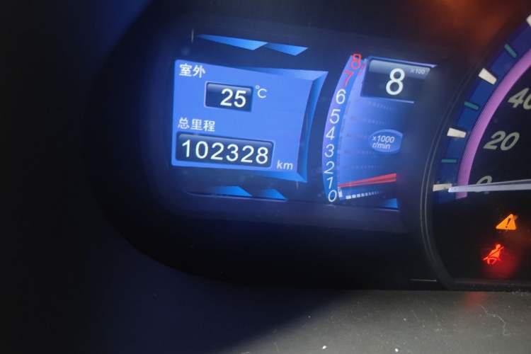 Used BYD S6 2013 Platinum Edition 2.0L Manual Luxury Model Odometer Close Up