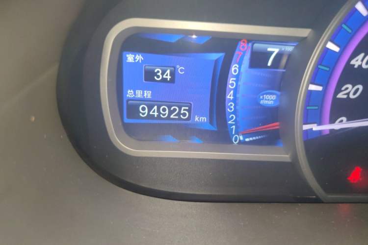 Used BYD S6 2013 Jingyue Edition 2.0L Manual Luxury Model 5 Seats Odometer Close Up