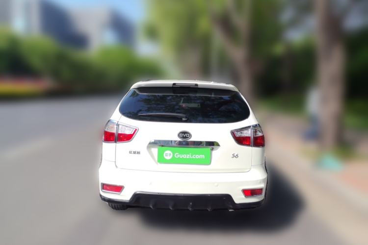 Used BYD S6 2013 Jingyue Edition 2.0L Manual Luxury Model 5 Seats Rear