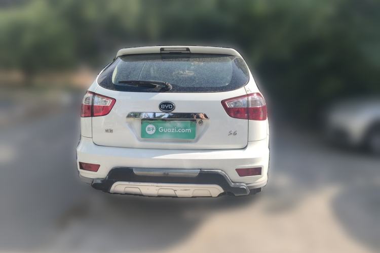 Used BYD S6 2013 Jingyue Edition 2.0L Manual Luxury Model 5 Seats Rear