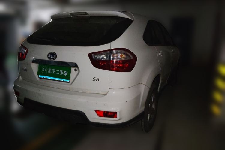Used BYD S6 2013 Platinum Edition 2.0L Manual Luxury Model Rear Right 45 Deg