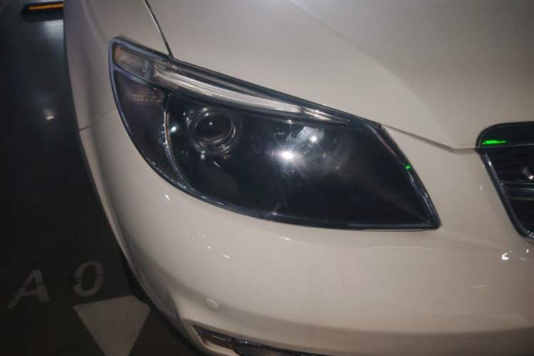 Used BYD S6 2013 Jingyue Edition 2.0L Manual Luxury Model 5 Seats Right Front Headlight