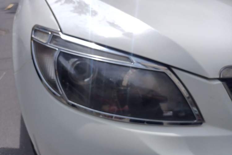 Used BYD S6 2013 Jingyue Edition 2.4L Automatic Elite Model 5 Seats Right Front Headlight