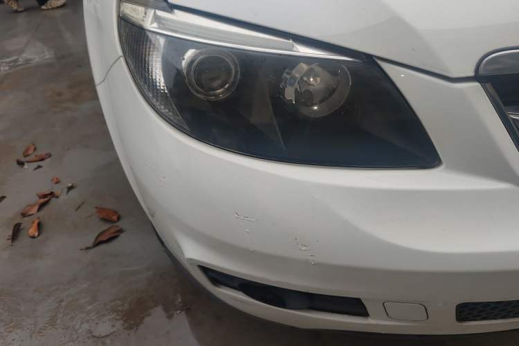 Used BYD S6 2013 Platinum Edition 2.0L Manual Luxury Model Right Front Headlight