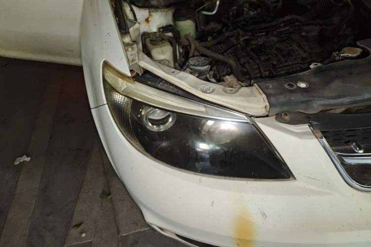 Used BYD S6 2013 Platinum Edition 2.0L Manual Luxury Model Right Front Headlight