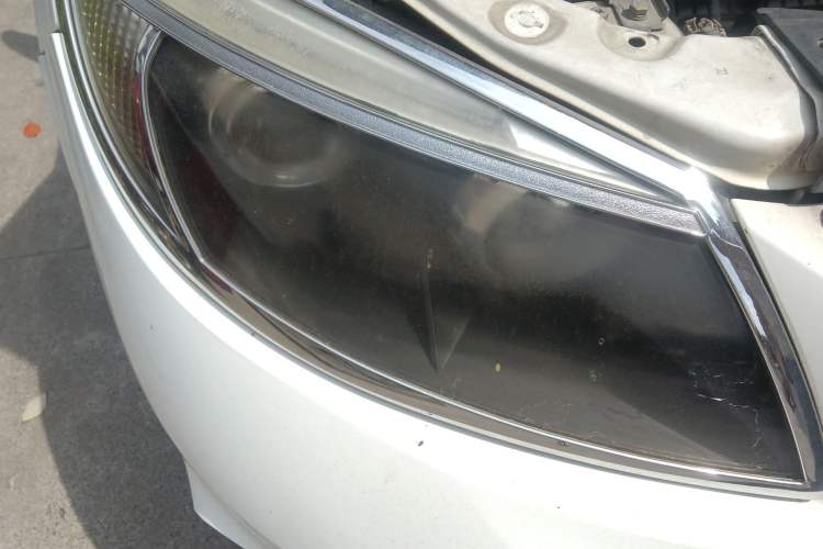 Used BYD S6 2013 Jingyue Edition 2.0L Manual Luxury Model 5 Seats Right Front Headlight