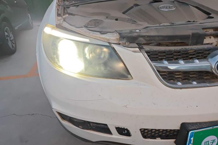 Used BYD S6 2013 Jingyue Edition 2.0L Manual Luxury Model 5 Seats Right Front Headlight