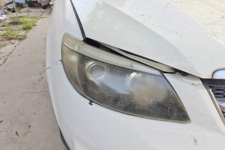 Used BYD S6 2013 Jingyue Edition 2.4L Automatic Elite Model 5 Seats Right Front Headlight