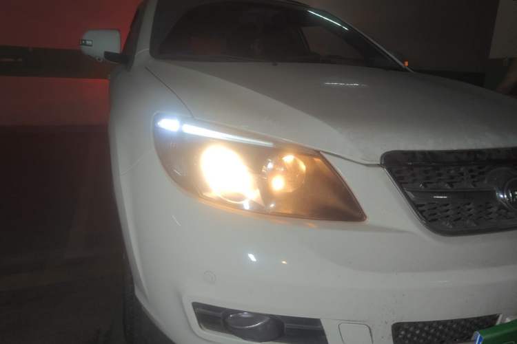 Used BYD S6 2013 Platinum Edition 2.0L Manual Luxury Model Right Front Headlight
