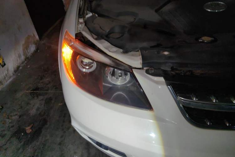 Used BYD S6 2013 Jingyue Edition 2.0L Manual Elite Model 5 Seats Right Front Headlight