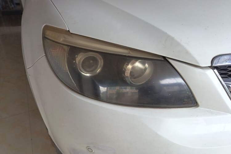 Used BYD S6 2013 Platinum Edition 2.0L Manual Luxury Model Right Front Headlight