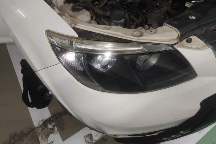 Used BYD S6 2013 Platinum Edition 2.0L Manual Luxury Model Right Front Headlight