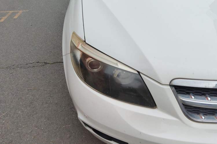 Used BYD S6 2013 Jingyue Edition 2.0L Manual Luxury Model 5 Seats Right Front Headlight
