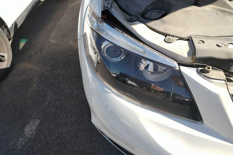 Used BYD S6 2013 Platinum Edition 2.0L Manual Luxury Model Right Front Headlight