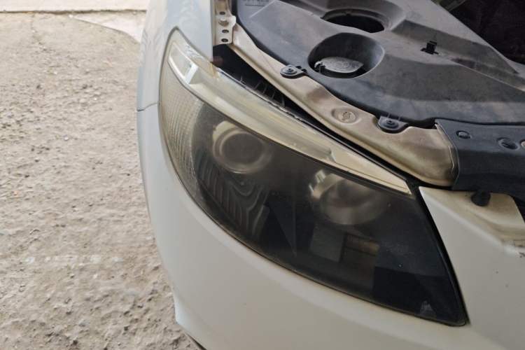 Used BYD S6 2013 Jingyue Edition 2.0L Manual Luxury Model 5 Seats Right Front Headlight