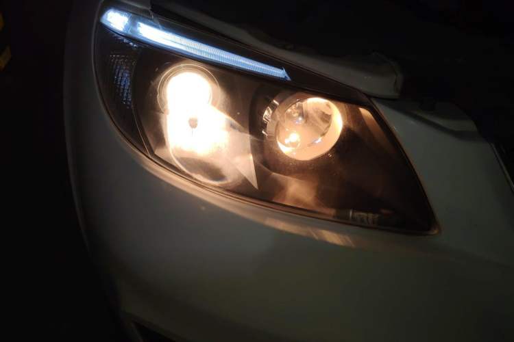 Used BYD S6 2013 Platinum Edition 2.0L Manual Luxury Model Right Front Headlight