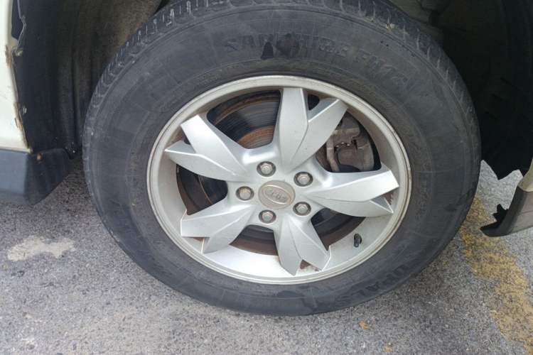 Used BYD S6 2013 Platinum Edition 2.0L Manual Luxury Model Right Front Wheel Hub