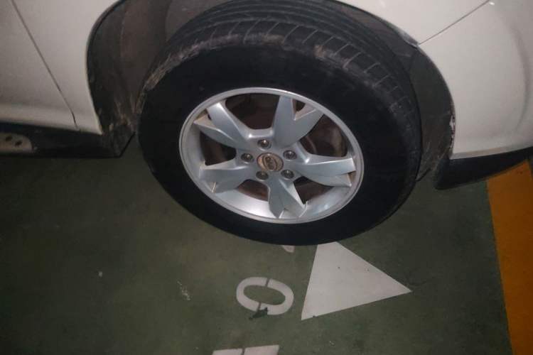 Used BYD S6 2013 Jingyue Edition 2.0L Manual Luxury Model 5 Seats Right Front Wheel Hub