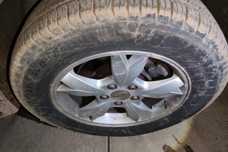 Used BYD S6 2013 Platinum Edition 2.0L Manual Luxury Model Right Front Wheel Hub