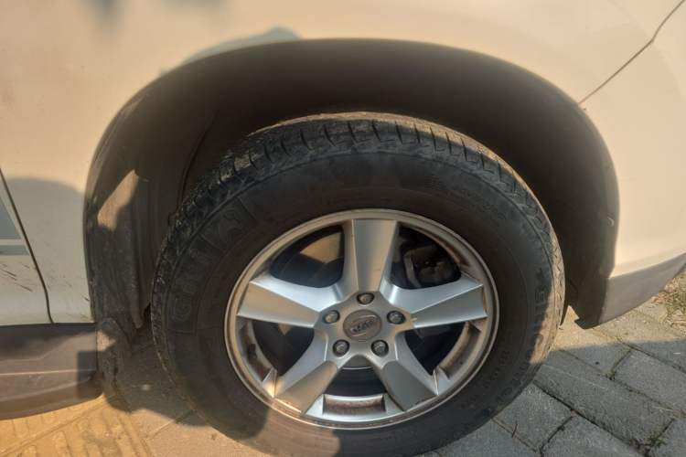 Used BYD S6 2013 Platinum Edition 2.0L Manual Luxury Model Right Front Wheel Hub