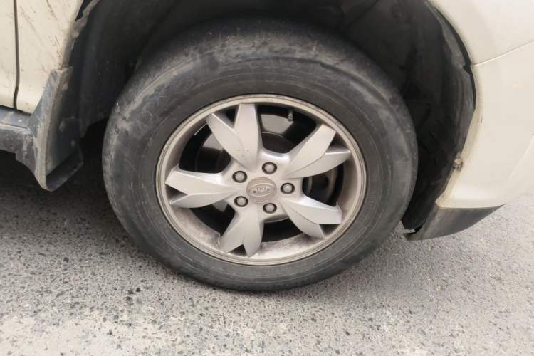 Used BYD S6 2013 Platinum Edition 2.0L Manual Elite Model Right Front Wheel Hub