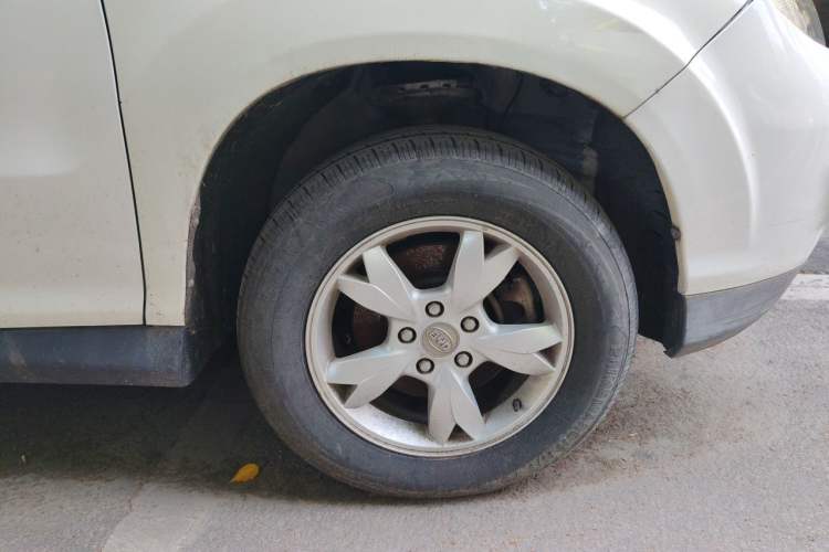 Used BYD S6 2013 Platinum Edition 2.0L Manual Luxury Model Right Front Wheel Hub