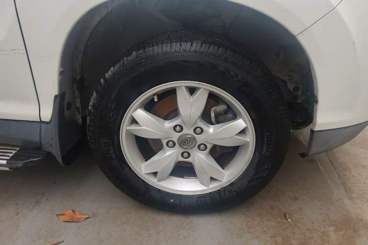 Used BYD S6 2013 Platinum Edition 2.0L Manual Luxury Model Right Front Wheel Hub