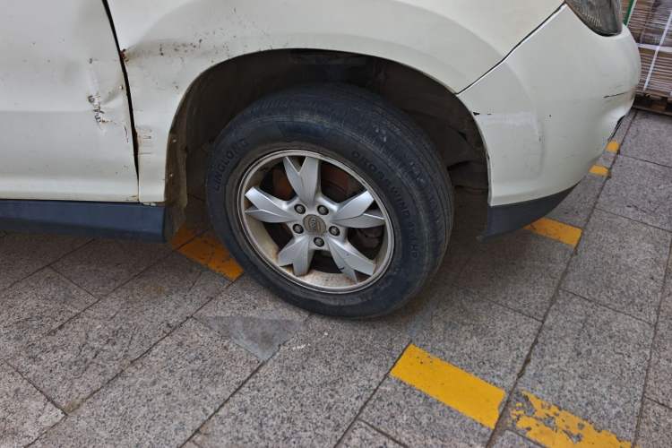 Used BYD S6 2013 Platinum Edition 2.0L Manual Luxury Model Right Front Wheel Hub