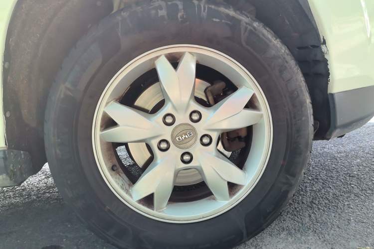 Used BYD S6 2013 Jingyue Edition 2.0L Manual Luxury Model 5 Seats Right Front Wheel Hub