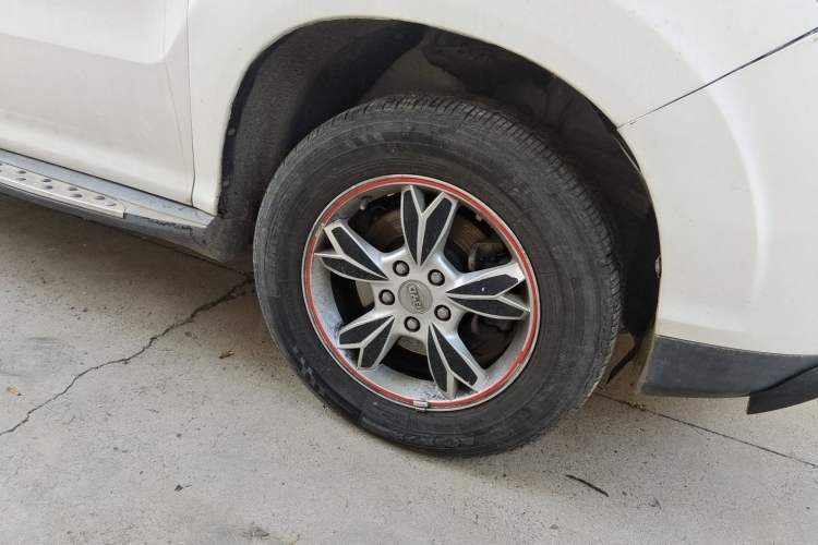 Used BYD S6 2013 Jingyue Edition 2.4L Automatic Elite Model 5 Seats Right Front Wheel Hub
