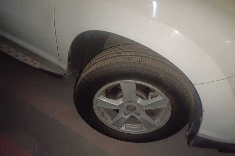 Used BYD S6 2013 Platinum Edition 2.4L Automatic Luxury Model Right Front Wheel Hub