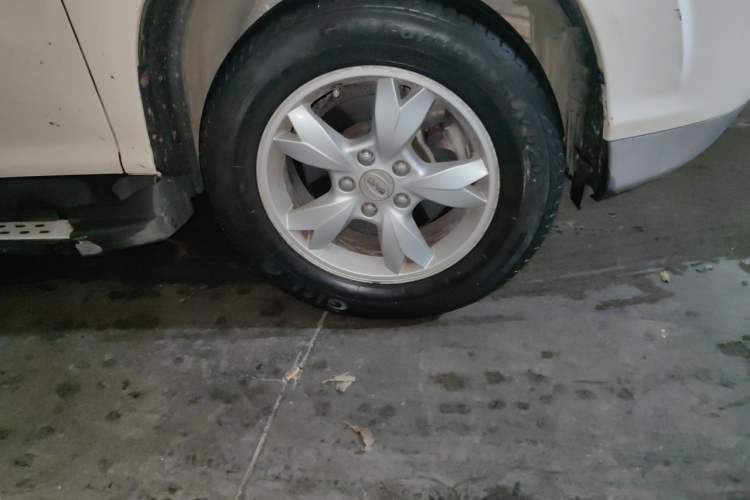 Used BYD S6 2013 Jingyue Edition 2.0L Manual Elite Model 5 Seats Right Front Wheel Hub