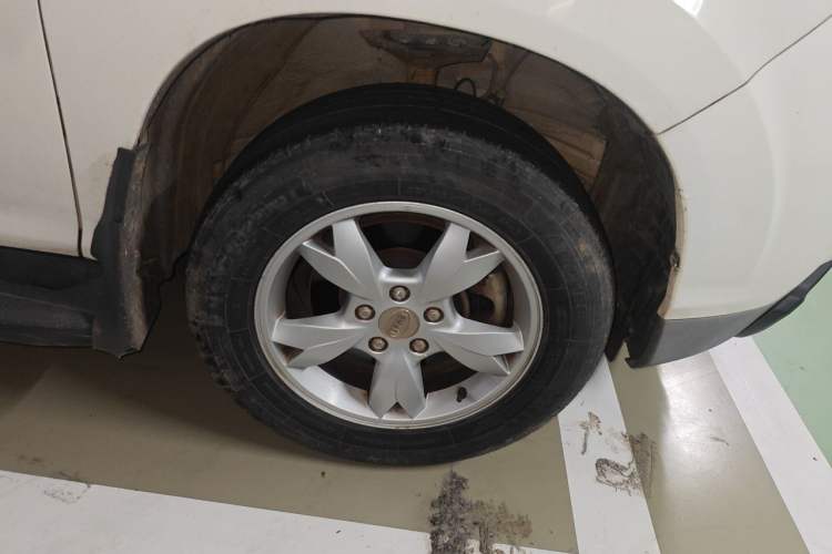 Used BYD S6 2013 Platinum Edition 2.0L Manual Luxury Model Right Front Wheel Hub